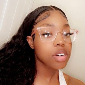 Meet your Posher, Dasia